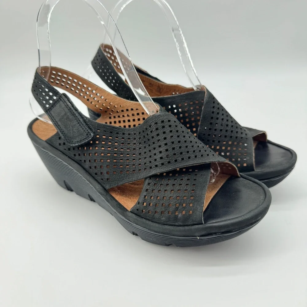 Clarks Artisan Reey Variel Wedge Sandals 7 Leather Perforated Slingback Comfort